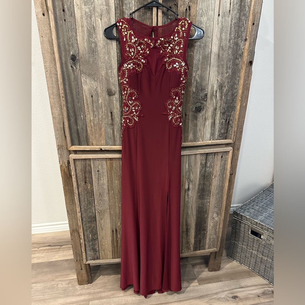 Burgundy/red prom dress size 1/2
